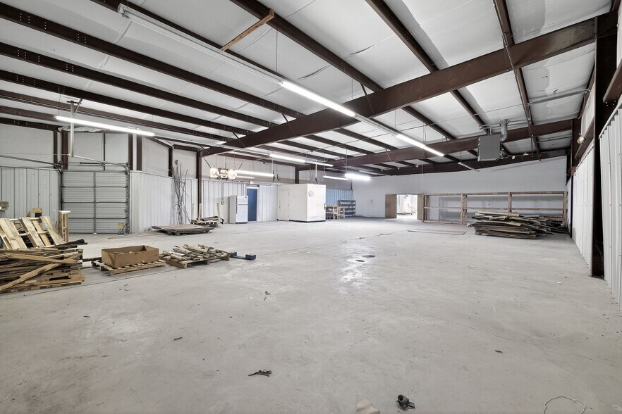 More Photos Of 1101 Roberts Ln, High Point Warehouse For Lease