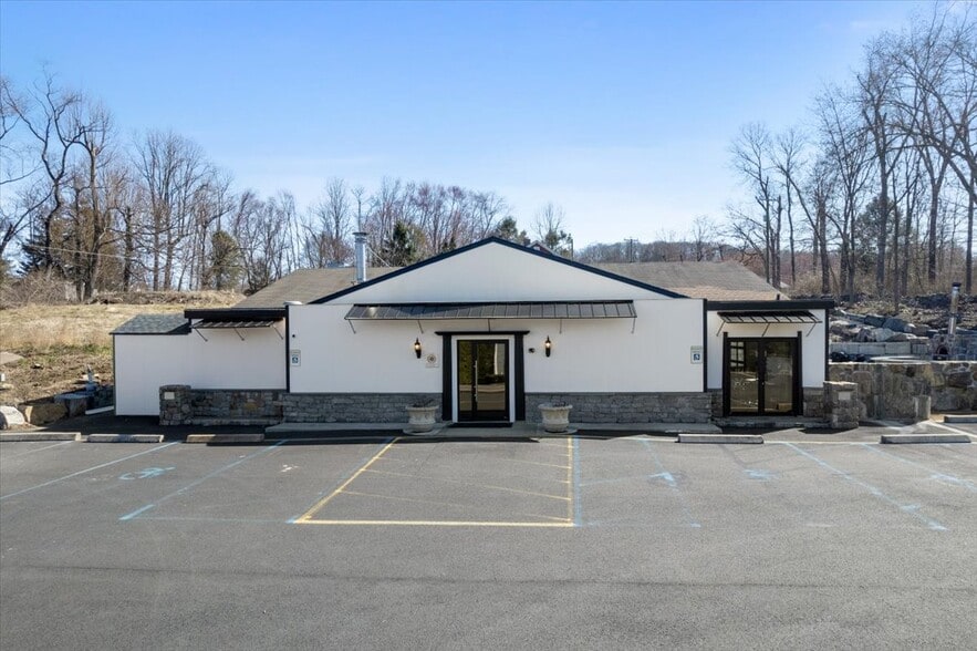 More Photos Of 439 Candlewood Lake Rd, Brookfield Freestanding For Sale