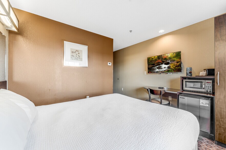 More Photos Of 20 Southland Dr, Fairmont Hotel For Sale