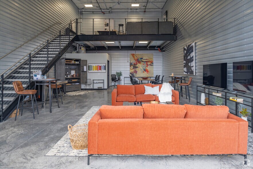 More Photos Of 1010 S Interstate 25, Castle Rock Showroom For Lease