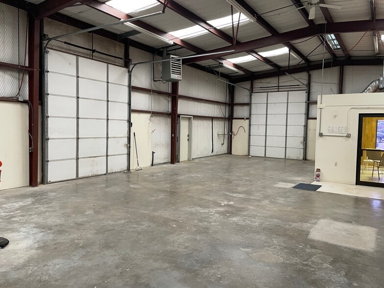 More Photos Of 3013-3017 Ramona Dr, Fort Worth Warehouse For Lease