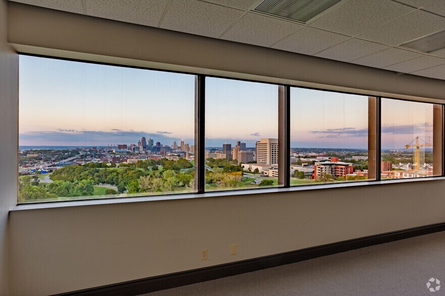 More Photos Of 3100 Broadway St, Kansas City Office For Sale