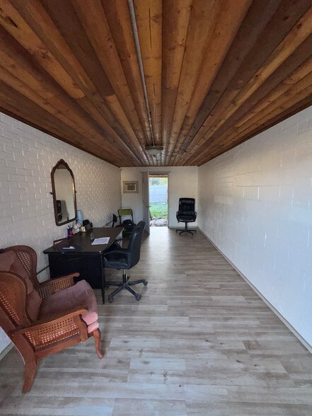 More Photos Of 815 N 3rd St, Lufkin Flex For Sale