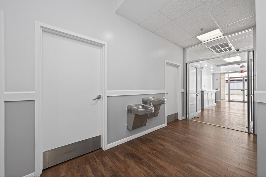 More Photos Of 8525 Queenston Blvd, Houston Freestanding For Sale