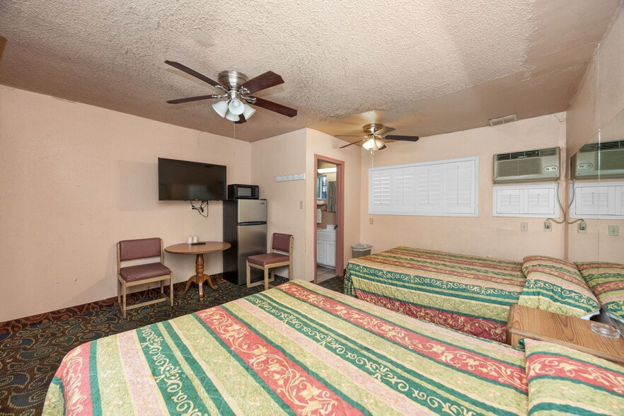 More Photos Of 451 E Vernon Ave, Los Angeles Hotel For Sale