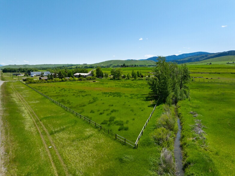 More Photos Of 70 Williams Rd E, Gallatin Gateway Flex For Sale