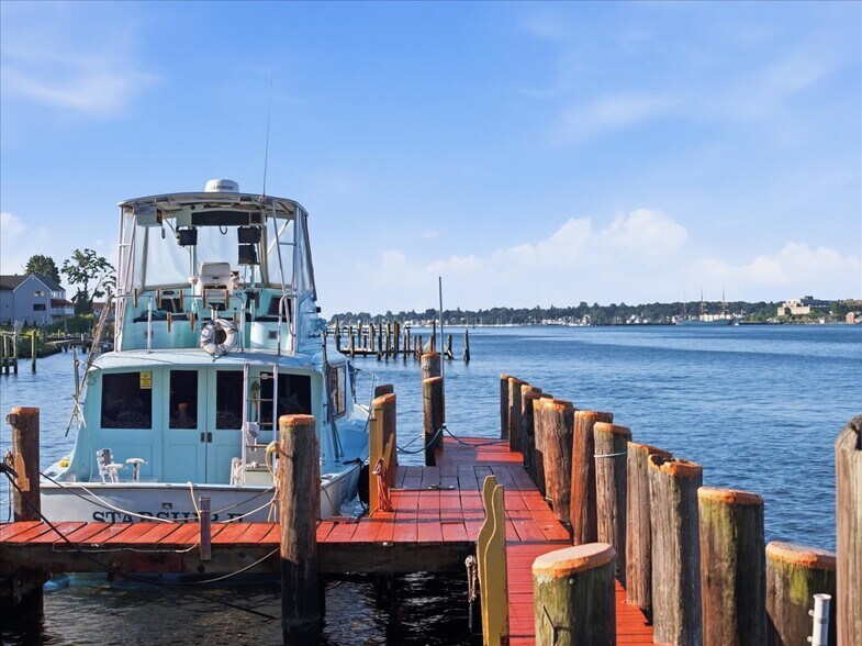 More Photos Of 53 Thames St, Groton Marina For Sale