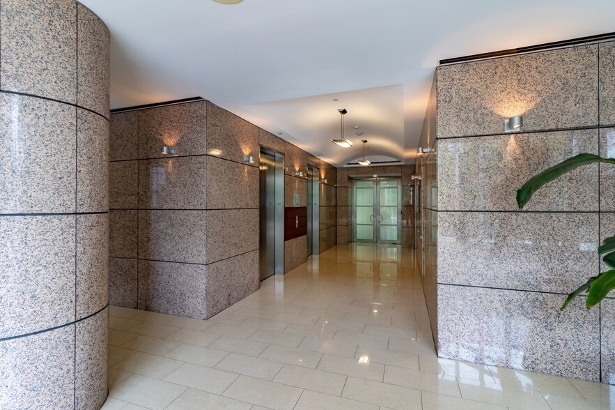 More Photos Of 14850 Quorum Dr, Dallas Office For Lease