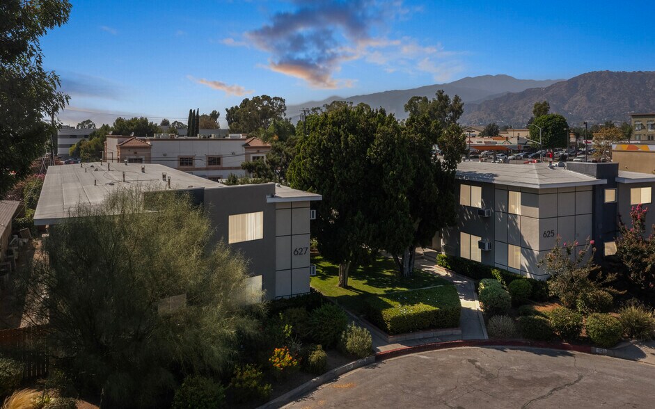 More Photos Of 625-627 S Wabash Ave, Glendora Apartments For Sale