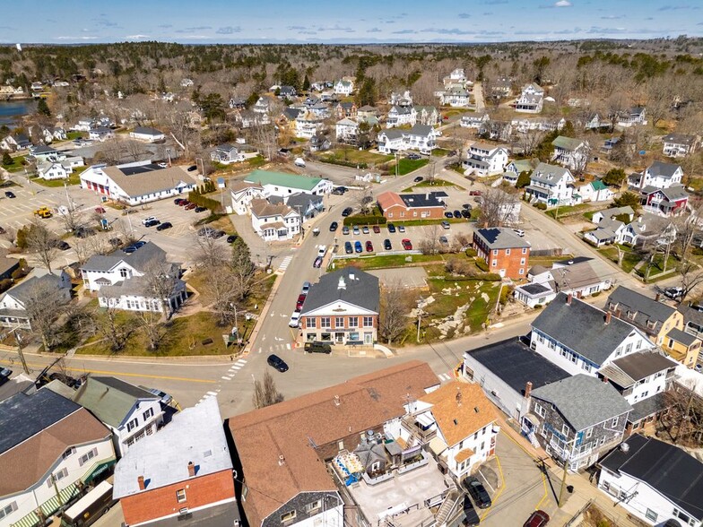 More Photos Of 4 Townsend Ave, Boothbay Harbor Freestanding For Sale