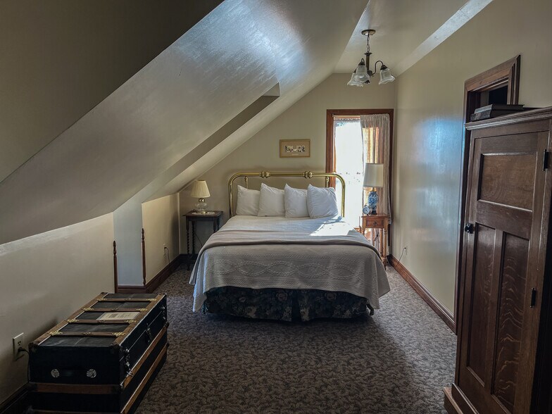 More Photos Of 101 E Bridge Ave, Saratoga Hotel For Sale