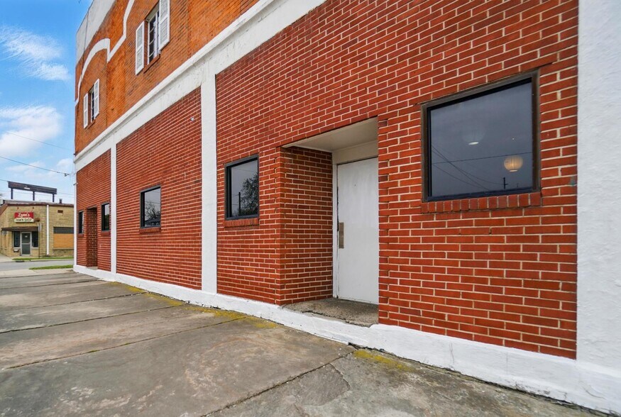 More Photos Of 516-518 N Main St, Lima Storefront Retail Residential For Sale