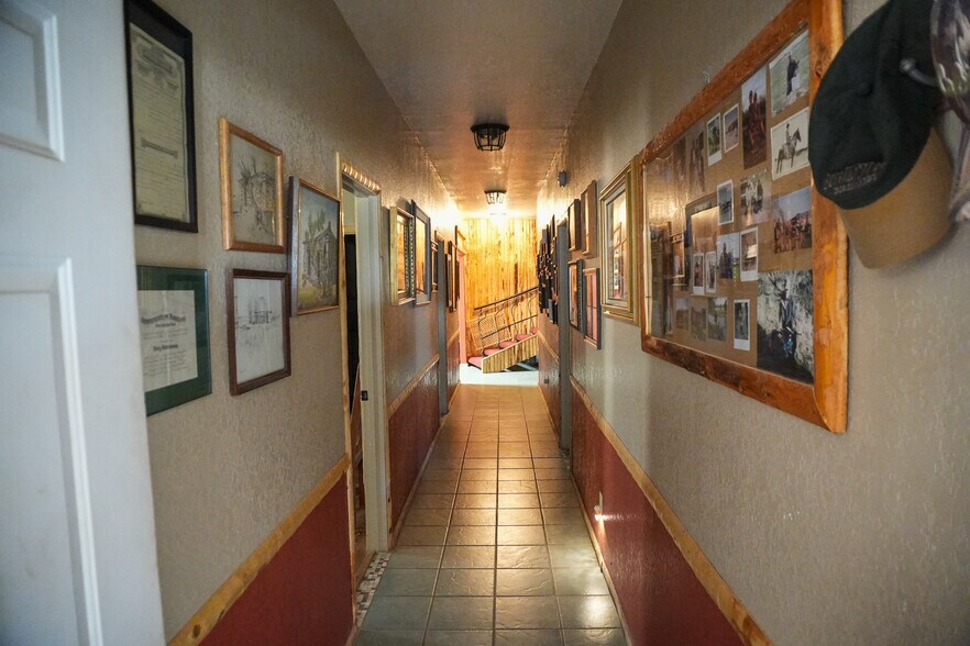 More Photos Of 1122 Douglas Ave, Beaver Hotel For Sale