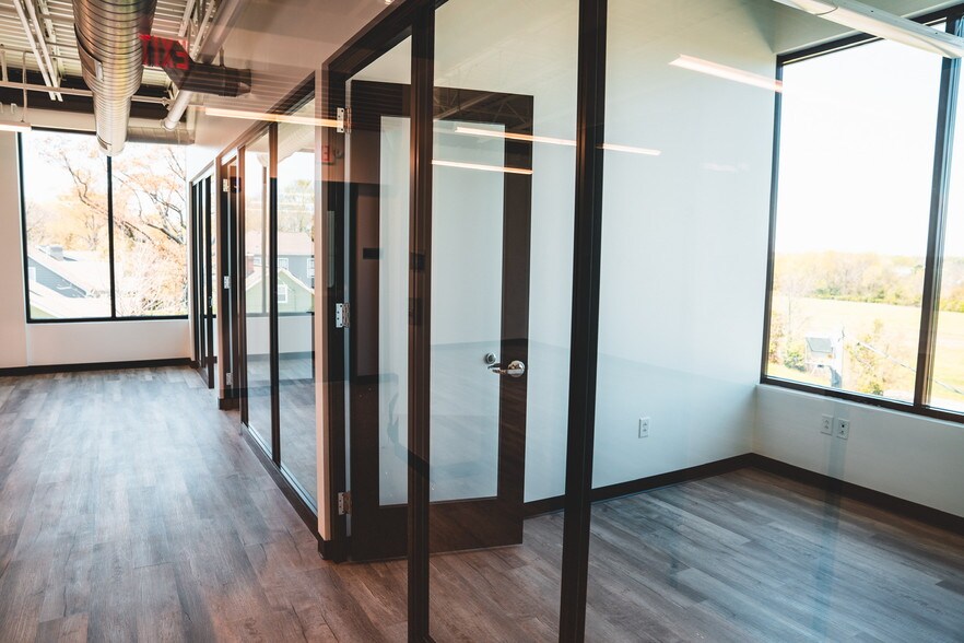 More Photos Of 529 W Summit Ave, Charlotte Office For Lease