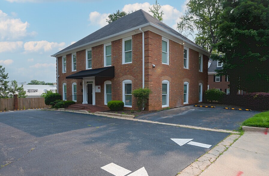 More Photos Of 610 Colonial Park Dr, Roswell Medical For Lease