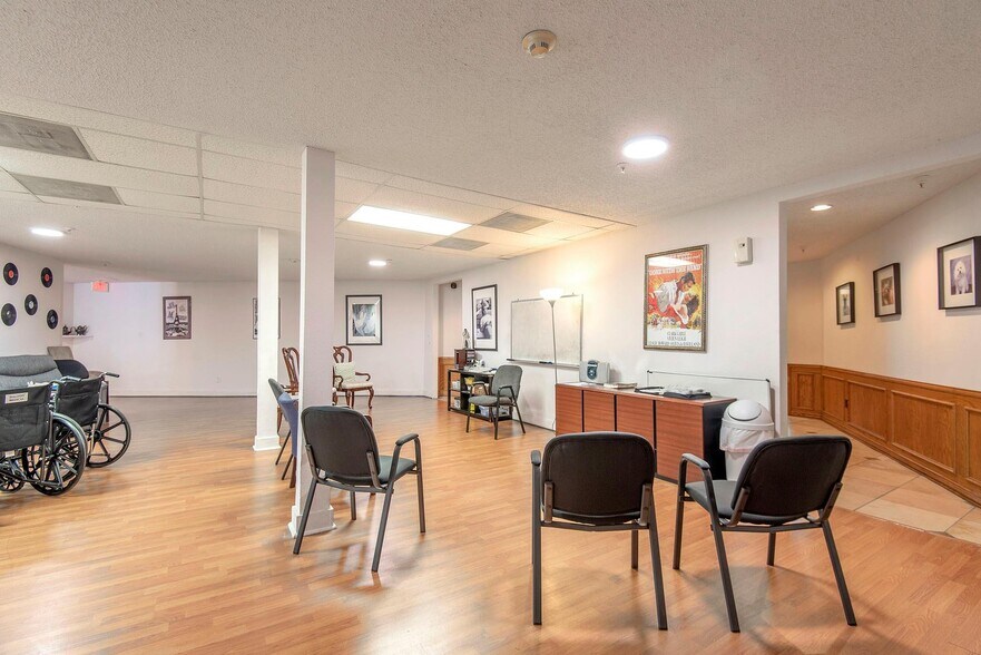 More Photos Of 1710 N McDonald St, McKinney Assisted Living For Sale