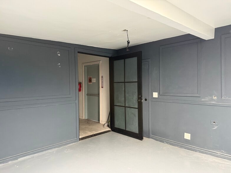 More Photos Of 7365 Melrose Ave, Los Angeles Storefront Retail Office For Lease