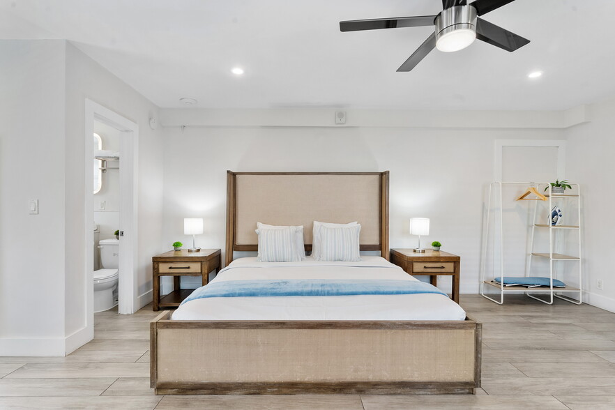 More Photos Of 3020-3024 Seville St, Fort Lauderdale Hotel For Sale