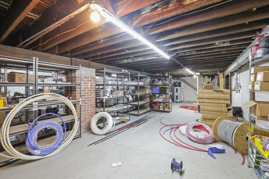 More Photos Of 1890 S High St, Columbus Light Distribution For Sale