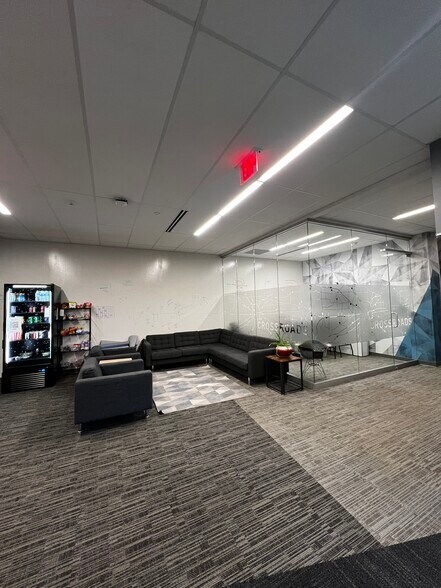 More Photos Of 902 E Market St, Indianapolis Office For Lease