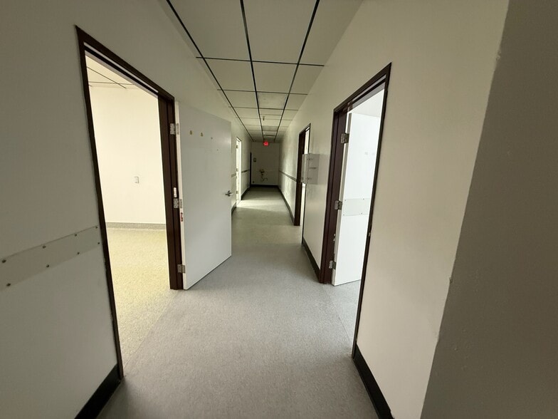 More Photos Of 7901 Vickers St, San Diego Medical For Lease