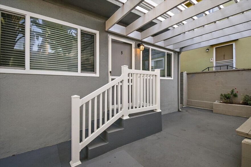 More Photos Of 1534 Manhattan Beach Blvd, Manhattan Beach Apartments For Sale