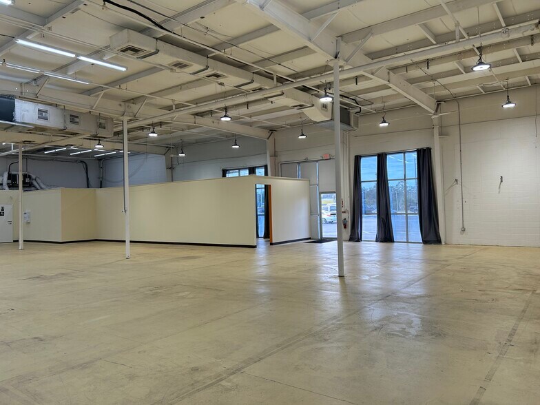 More Photos Of 7400 US Highway 19, New Port Richey Storefront For Lease