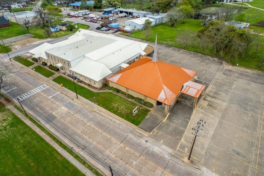 Primary Photo Of 406 E Main St, Clute Religious Facility For Sale