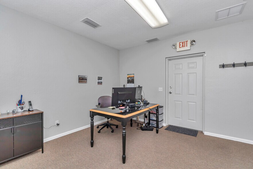 More Photos Of 7365 SW 38th St, Ocala Warehouse For Lease