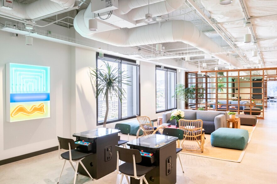 More Photos Of 611 N Brand Blvd, Glendale Office For Lease