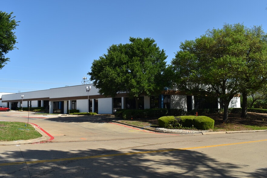 More Photos Of 8101 Ridgepoint Dr, Irving Unknown For Lease