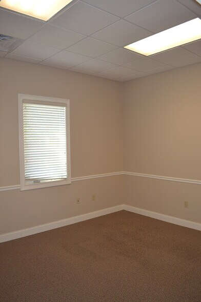 More Photos Of 3930 Mezzanine Dr, Lafayette Medical For Lease