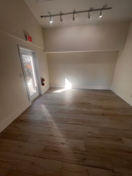 More Photos Of 2407 Periwinkle Way, Sanibel Storefront For Sale