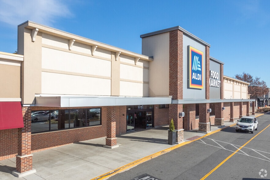 More Photos Of 6119-6133 Backlick Rd, Springfield Unknown For Lease