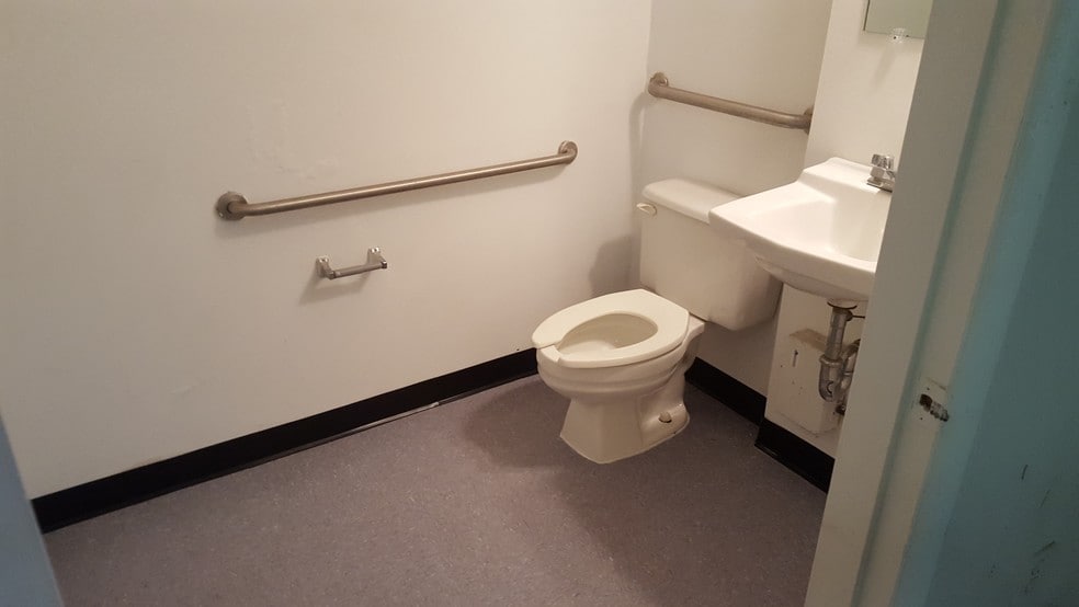 More Photos Of 9244 E Hampton Dr, Capitol Heights Unknown For Lease