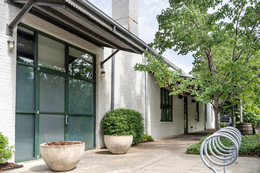 More Photos Of 621 North Ave NE, Atlanta Office For Lease