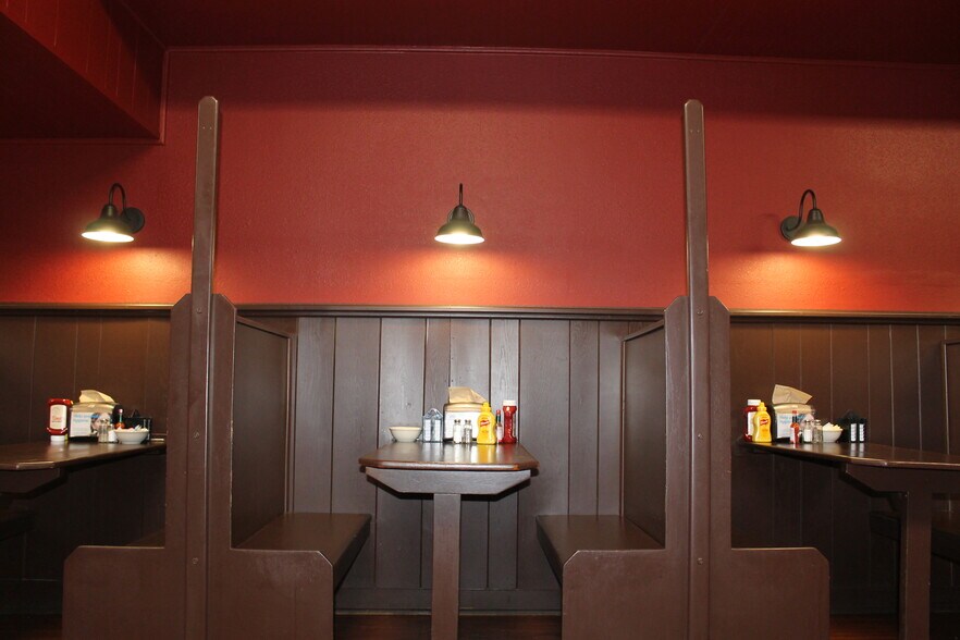 More Photos Of 145 S Main St, Saint Clair Storefront For Sale