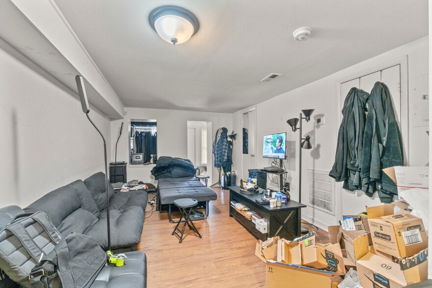 More Photos Of 1816 Saint Paul St, Baltimore Multifamily For Sale