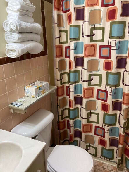 More Photos Of 105 E 5th St, Murdo Hotel For Sale