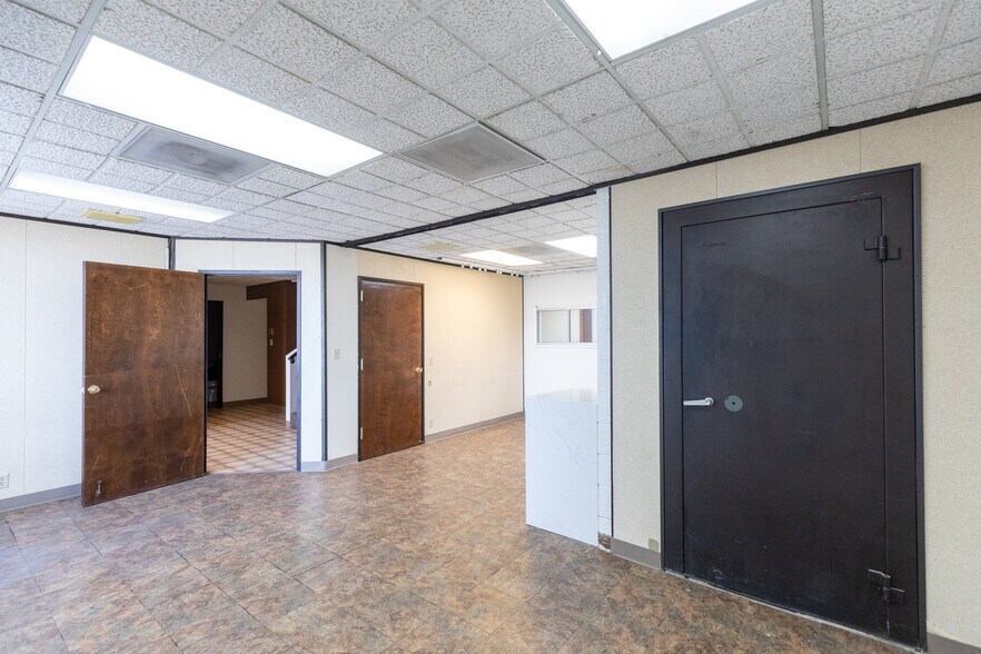 More Photos Of 1249 E Ridgecrest Blvd, Ridgecrest Office For Sale