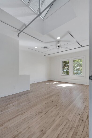 More Photos Of 2525 Main St, Santa Monica Office For Lease