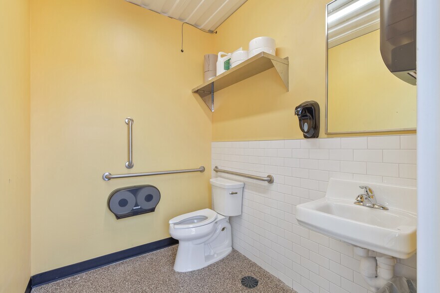 More Photos Of 1121 S Elgin Ave, Tulsa Sports And Entertainment For Lease