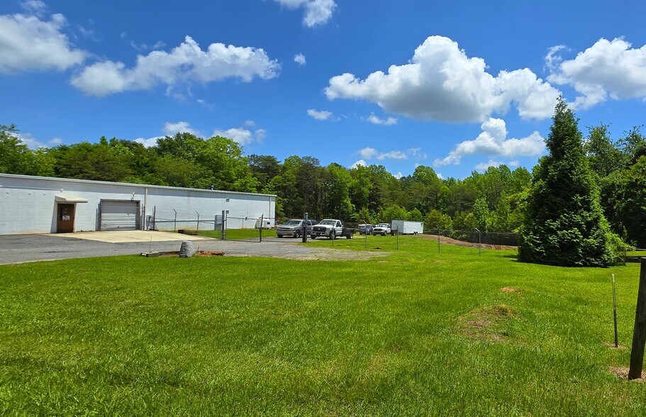 Primary Photo Of 994 Rhyne Rd, Clover Light Manufacturing For Sale