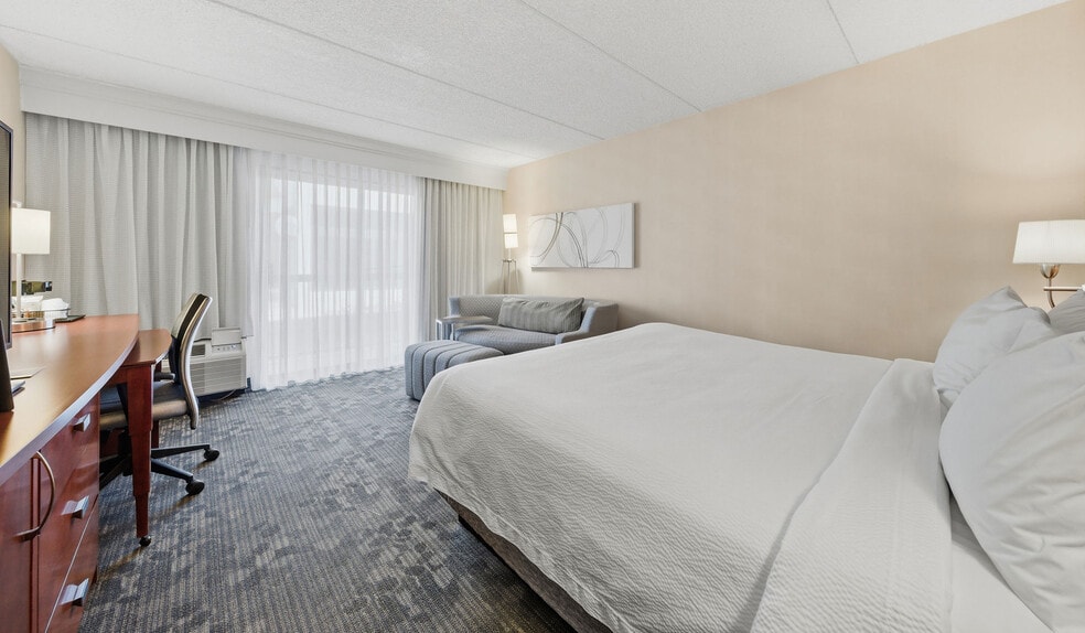 More Photos Of 800 Lake Cook Rd, Deerfield Hotel For Sale