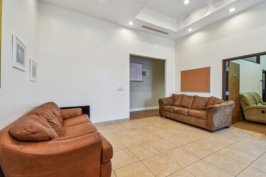 More Photos Of 10901 Danka Cir N, Saint Petersburg Office For Sale