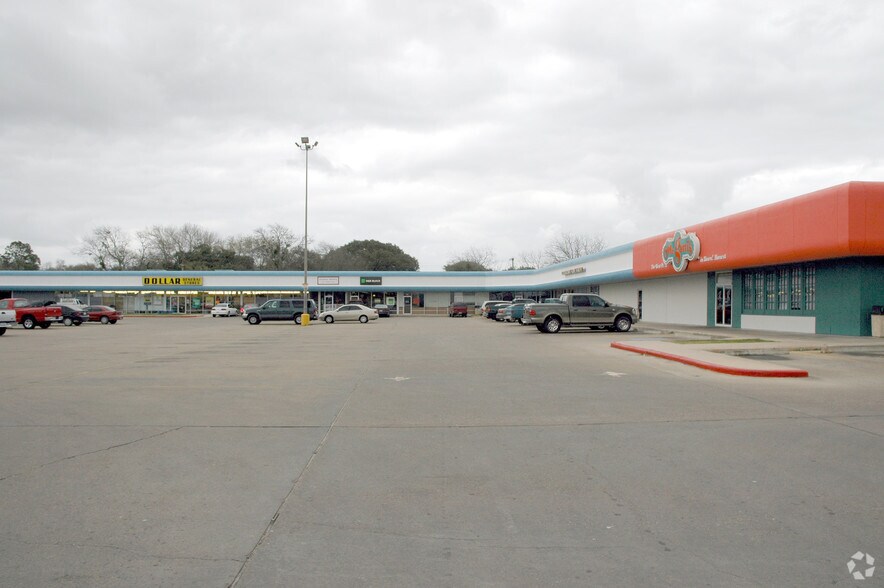 More Photos Of 1200 N Mechanic St, El Campo Unknown For Lease
