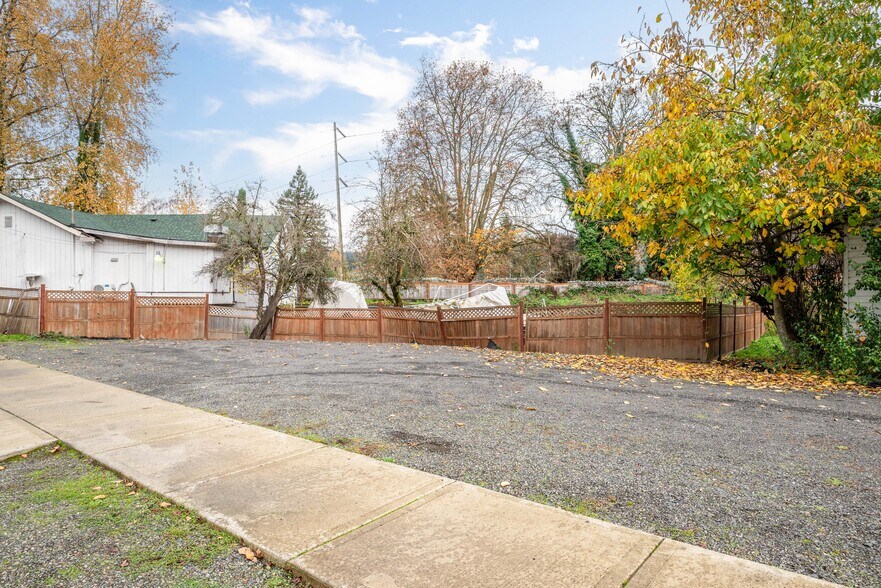 More Photos Of 1107 Pacific Ave N, Kelso Restaurant For Sale