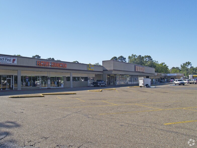 More Photos Of 2609-2633 N 7th St, West Monroe General Retail For Lease