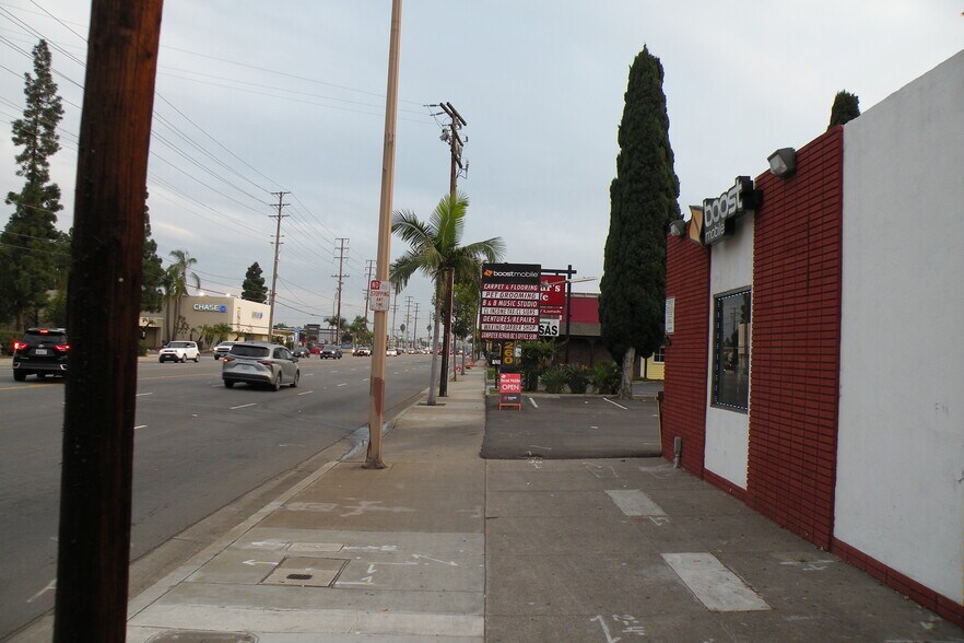 More Photos Of 260 N Tustin St, Orange Unknown For Lease