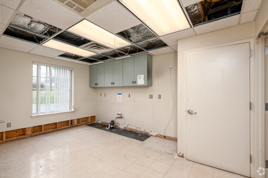 More Photos Of 4415 East West Hwy, Riverdale Bank For Sale